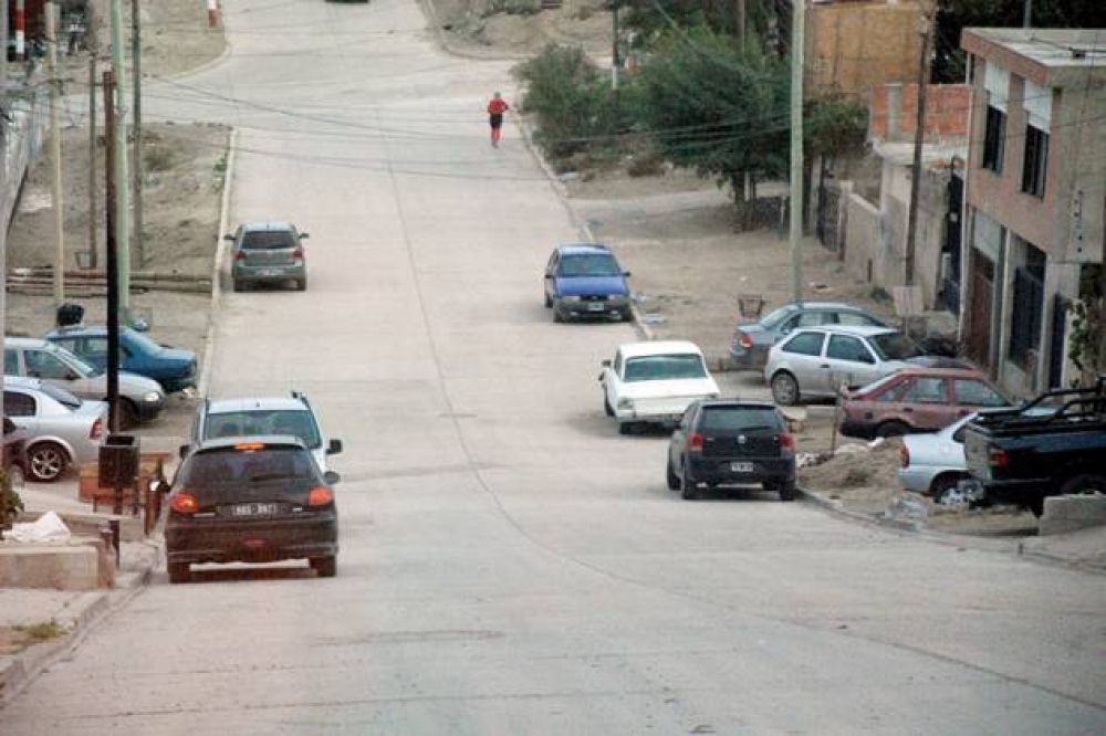 Asaltan casa y raptan a pareja en su propio auto