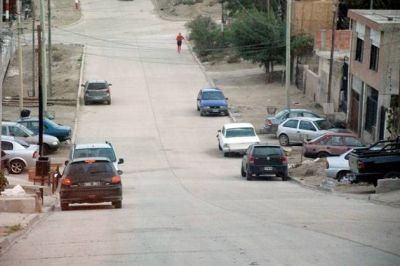 Asaltan casa y raptan a pareja en su propio auto