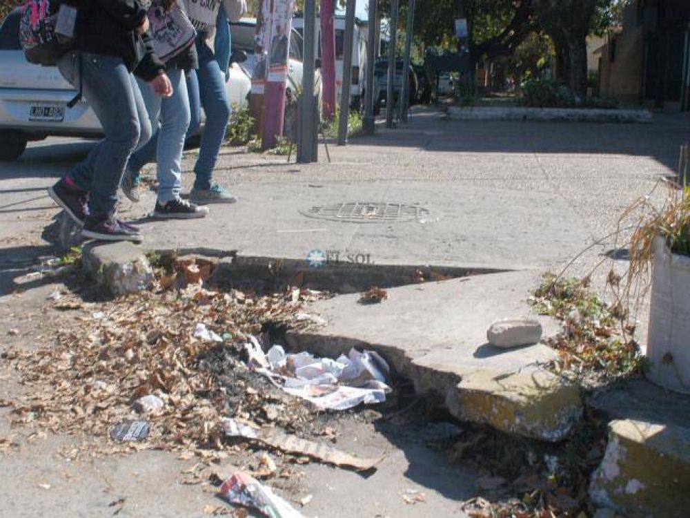 Reclaman arreglos en varios desag�es