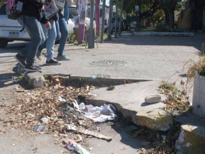 Reclaman arreglos en varios desag�es