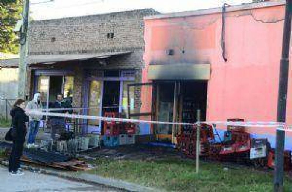 Adelanto: Otro incendio provoca grandes p�rdidas en un supermercado