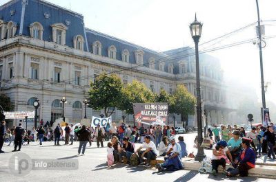 Exigen a Bruera y Scioli �garant�a laboral� para despu�s de las elecciones