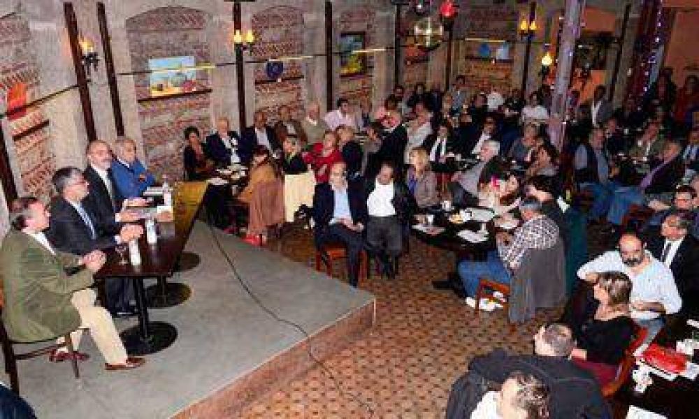 Tomada dialog� con empresarios y comerciantes del barrio de Boedo sobre el futuro de la Ciudad