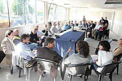 Convocar�n a los vecinos para definir los usos de los nuevos polideportivos