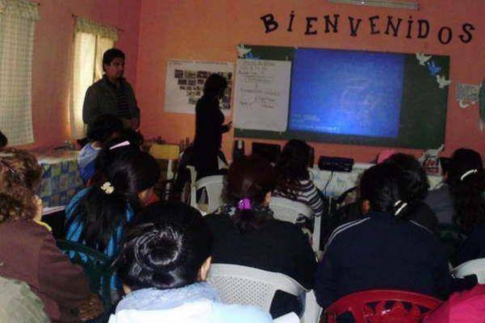 M�s de 20 escuelas bande�as trabajar�n con los programas de drogodependencia y alcoholismo