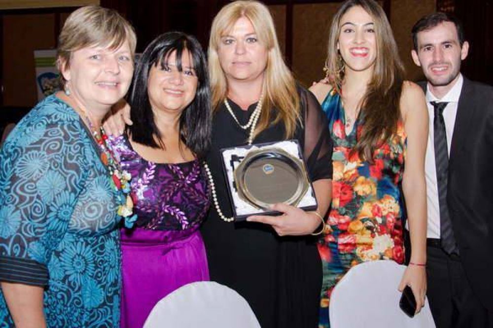 El programa AFS de intercambio estudiantil eligi� a la representaci�n de Santiago como la mejor del a�o 2014