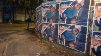 Decidido, pega afiches con DOS