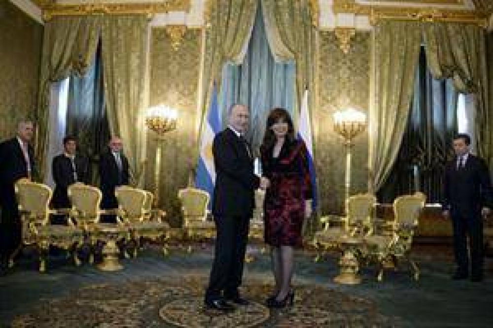 Cristina Kirchner y Vladimir Putin afianzaron en Rusia su alianza bilateral