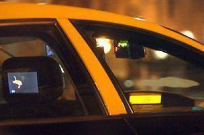 Dictan orden de captura contra el taxista acusado de violar a una chica