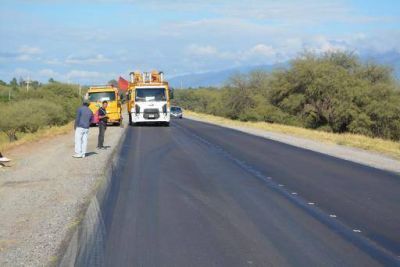 Tr�nsito con precauci�n por la presencia de personal y equipos viales en zona de camino