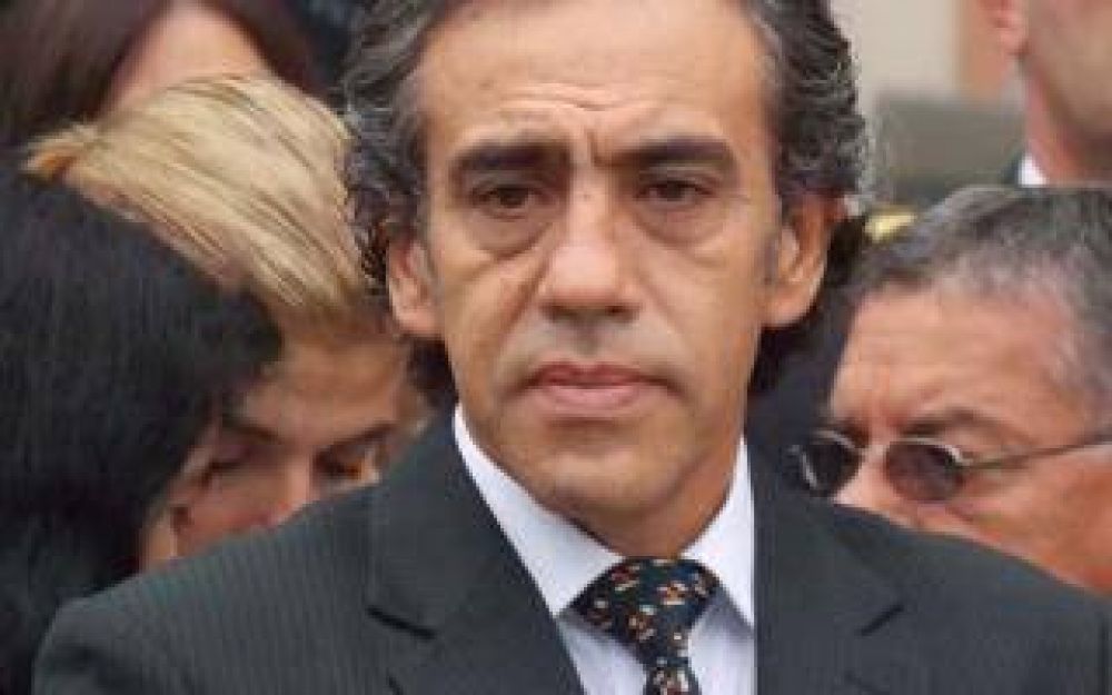Guzm�n abandon� el Frente Renovador porque 