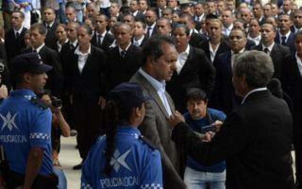 Scioli dio inicio al ciclo lectivo de la polic�a local en San Fernando