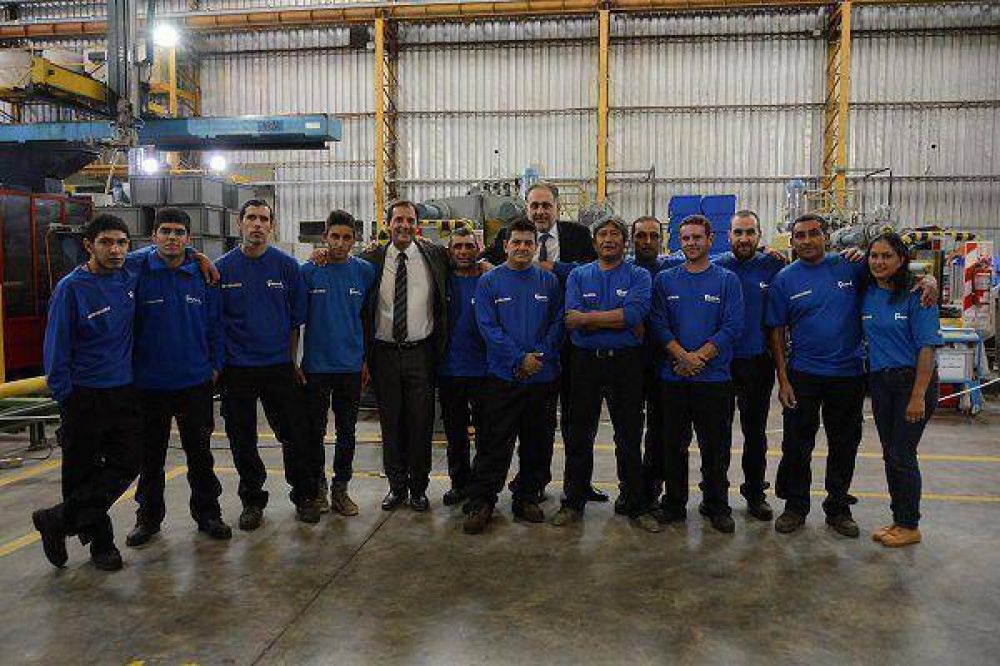 Con apoyo del gobierno inauguraron planta productora de pl�stico y acero