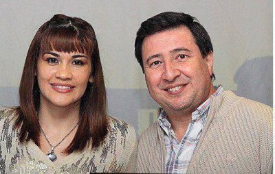 Daniel Arroyo junto a Marcela Acu�a en Tres de Febrero