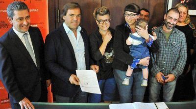 Anotaron al primer beb� con triple filiaci�n en la Argentina