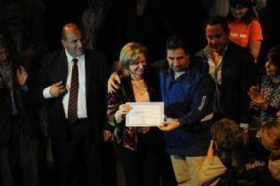 Rojk�s pidi� unidad para ganar la elecci�n