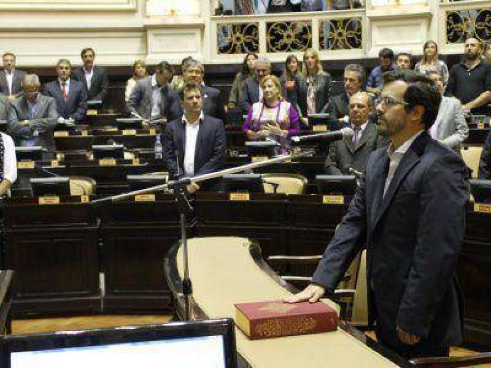 El marplatense Cristian Arroyo asumi como Diputado Provincial por el Frente para la Victoria
