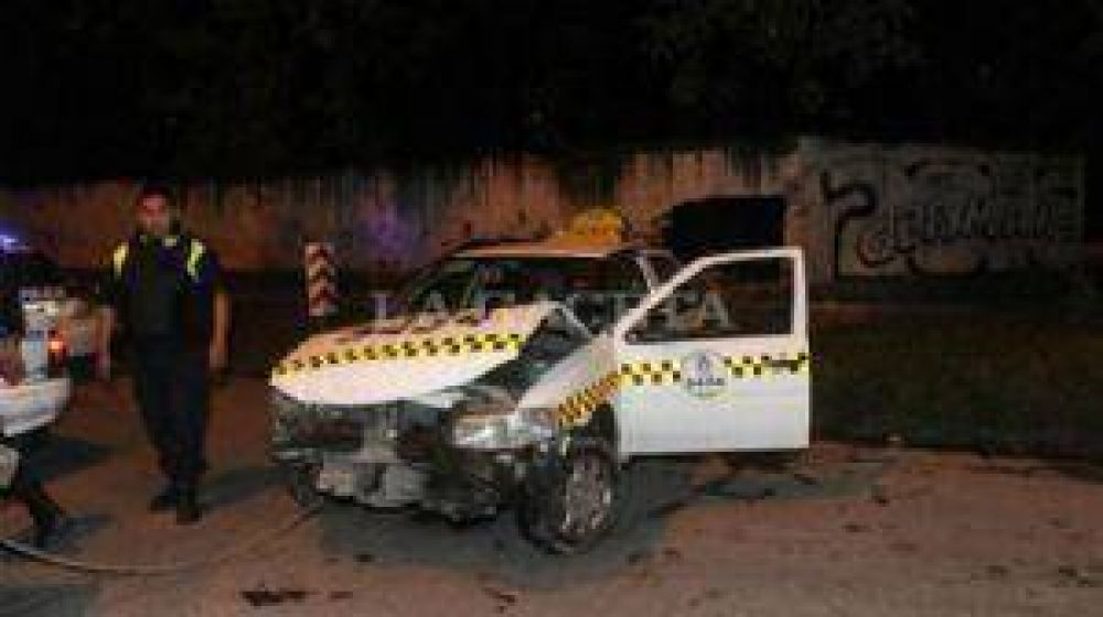 Taxistas protestaron a la madrugada en Plaza Independencia