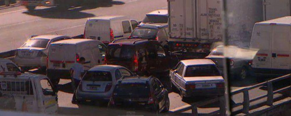 Doce heridos en un choque m�ltiple en autopista 25 de Mayo