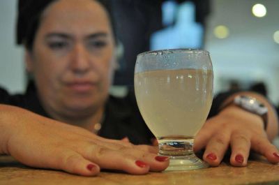 Vecinos de Godoy Cruz denunciaron mal gusto del agua