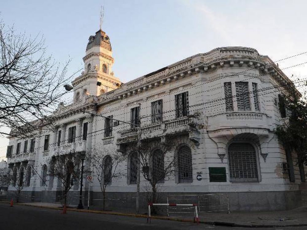 Cuatro mujeres polic�as fueron suspendidas en sus cargos por amenazas a una compa�era