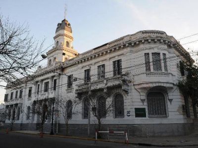 Cuatro mujeres polic�as fueron suspendidas en sus cargos por amenazas a una compa�era
