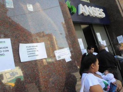 Ante el desborde de gente en Ans�s ya se derivan tr�mites al Correo