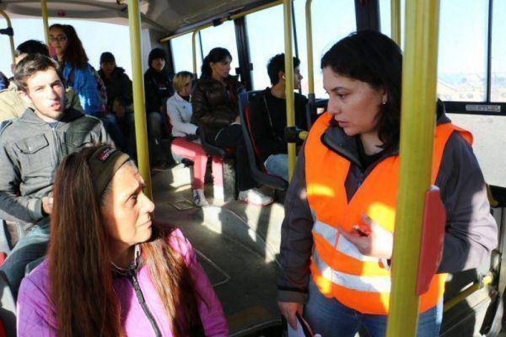 Encuestan a los usuarios del transporte p�blico por la prestaci�n del servicio