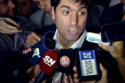 Con el traje de precandidato, Bossio enumer� varios aspectos 