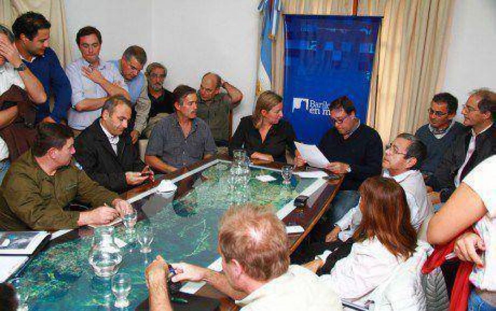 El Gobernador presidi� la �ltima reuni�n del d�a del Comit� de Emergencia en Bariloche