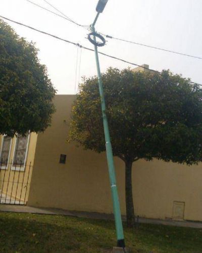 Cami�n volte� cables y dej� a vecinos sin cable ni internet