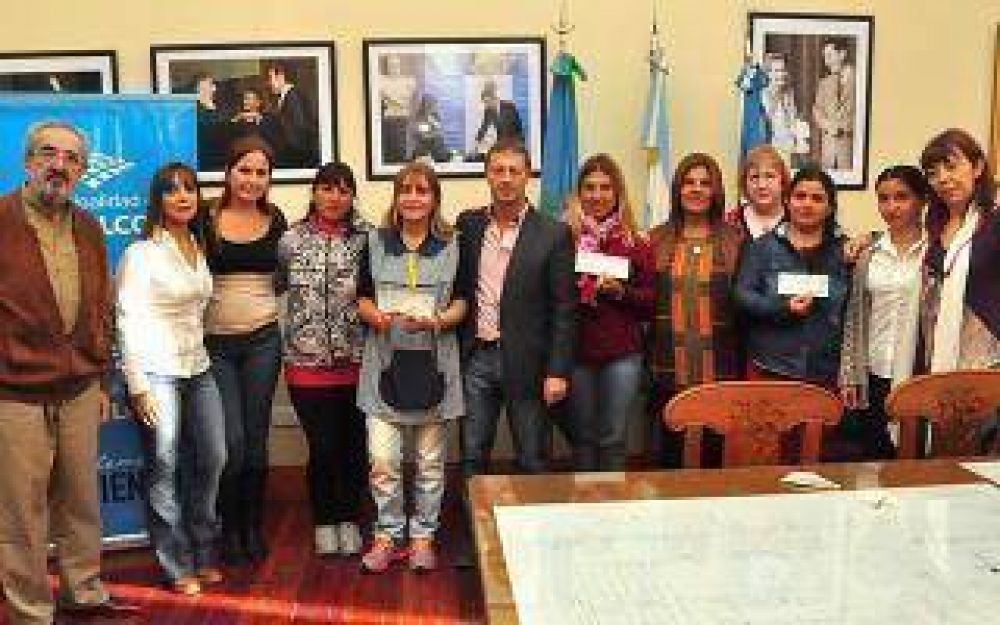 Chivilcoy: Speranza entreg� fondos a escuelas para equipos y materiales