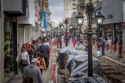 Comerciantes venden 40 por ciento menos por las obras en las peatonales