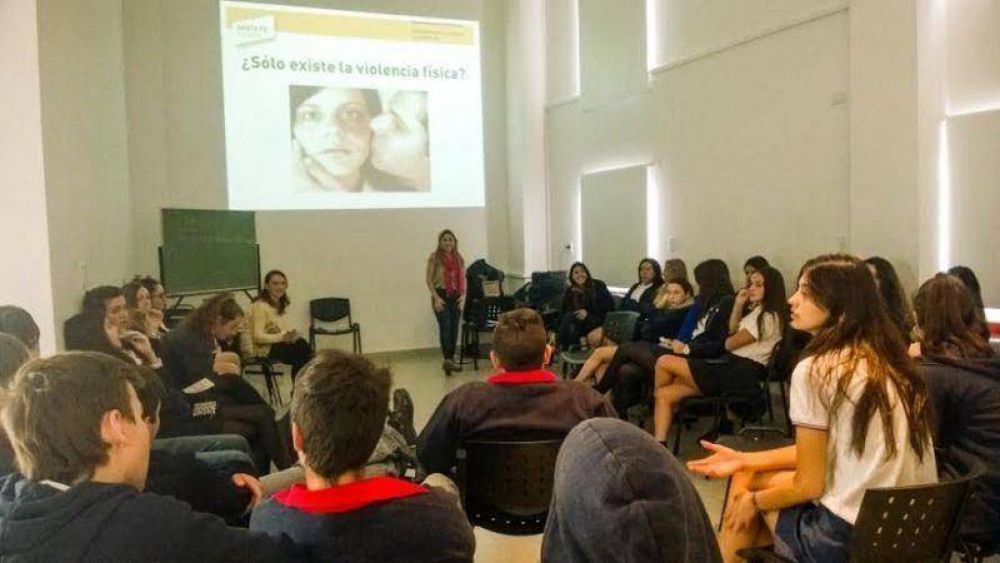 Contin�an los talleres de prevenci�n de violencia en el noviazgo