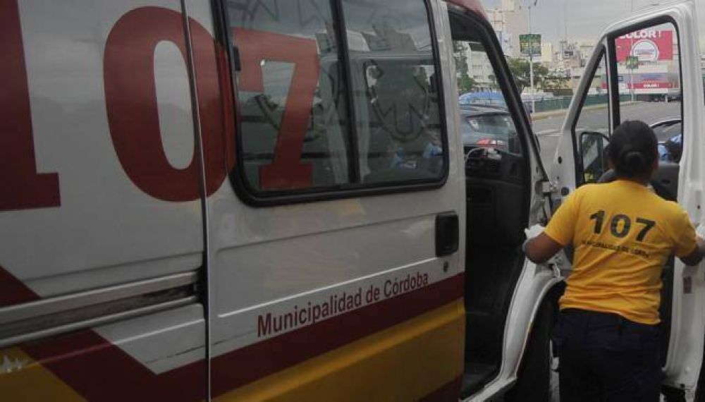 Motociclista muri� tras chocar contra un carro y se embestido por una camioneta