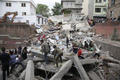 Un terremoto de 7.9 grados en Nepal deja al menos 780 muertos y serios destrozos