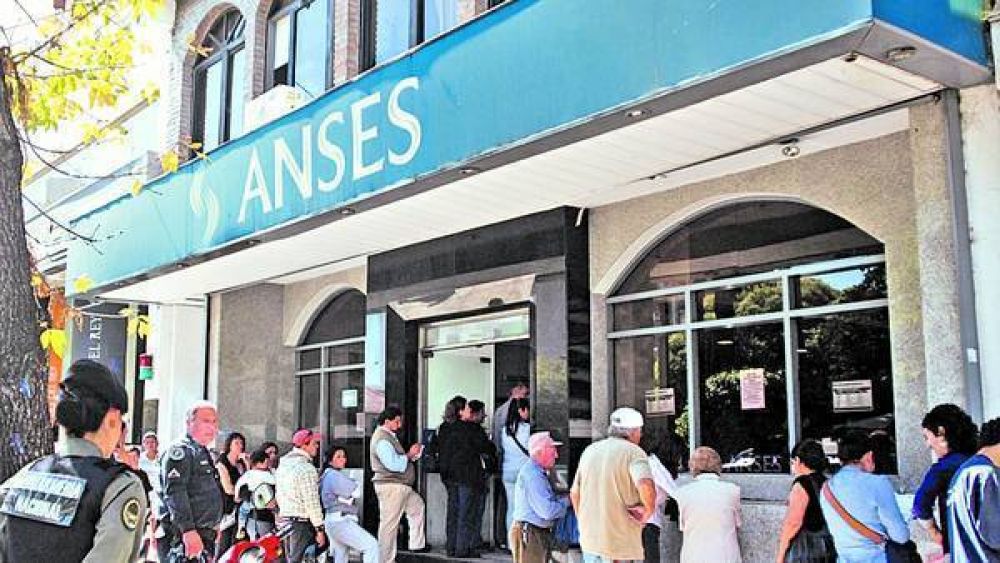 M�s de 17 millones de personas reciben todos los meses pagos de la ANSeS
