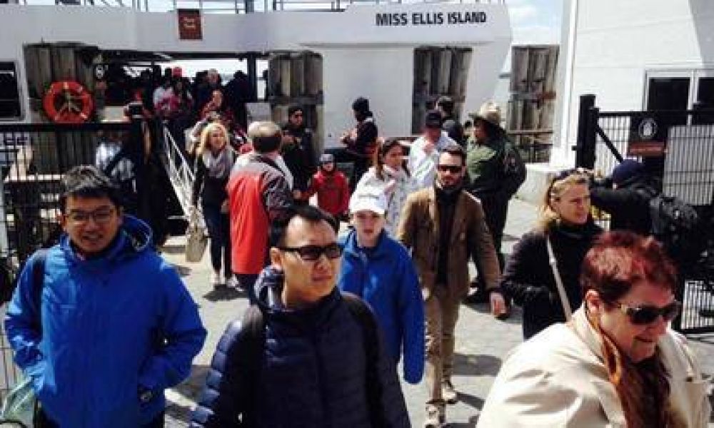 Evac�an la estatua de la Libertad