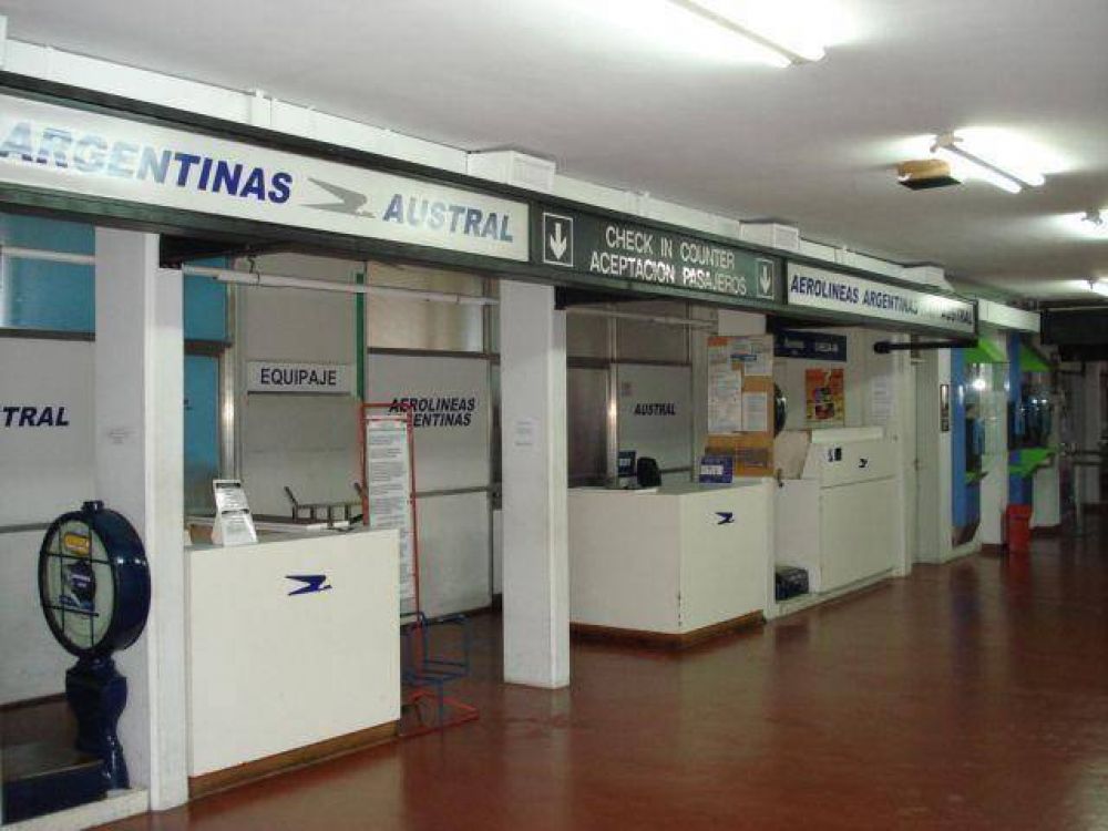 Ceniza: actividad normal en el aeropuerto local