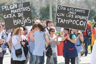 Padres y docentes, una relaci�n cada vez m�s marcada por la desconfianza