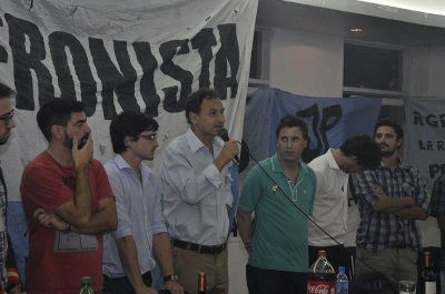 Faltazo: Berni dej� mal parado a Bruera adelante de toda la militancia