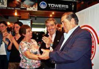 Mujeres del Acuerdo C�vico con 