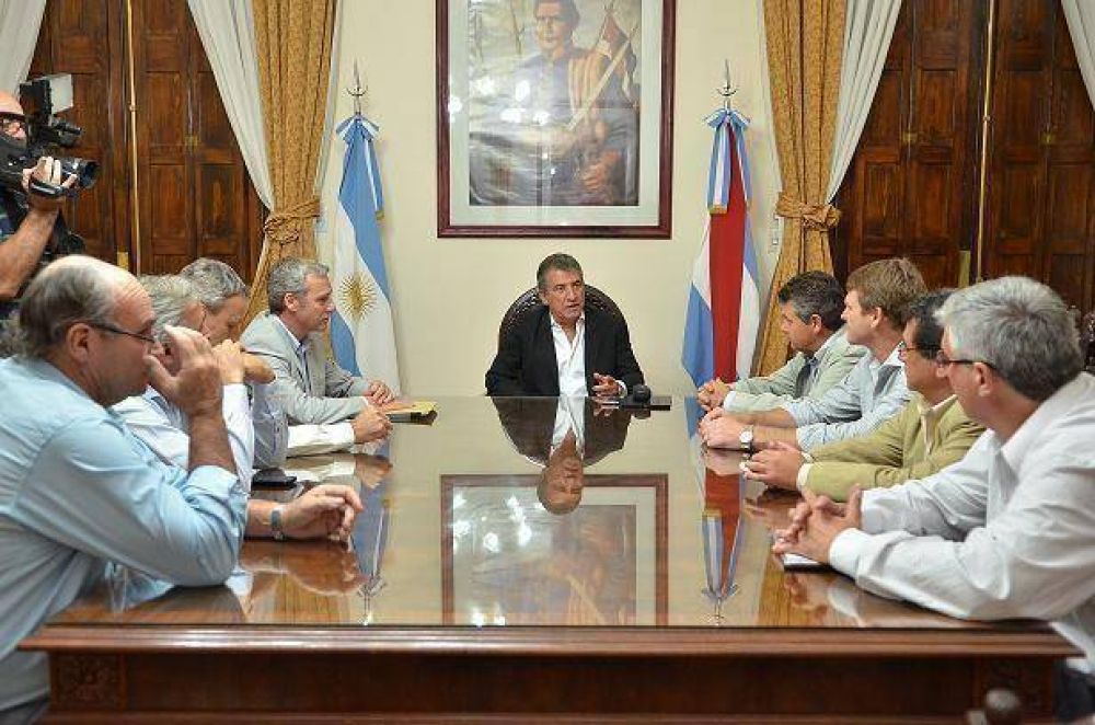 Intendentes vecinalistas manifestaron su apoyo a Urribarri en su campa�a presidencial 
