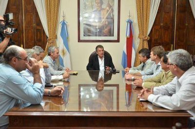 Intendentes vecinalistas manifestaron su apoyo a Urribarri en su campa�a presidencial 