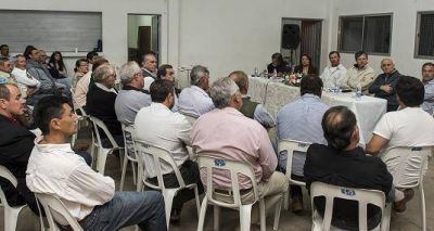 De campa�a por el norte entrerriano: Bahl desembarc� en el departamento Federaci�n 