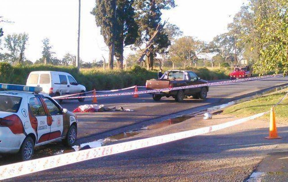 Motociclista muri� arrollado por una 4x4 al chocar un carro