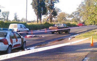 Motociclista muri� arrollado por una 4x4 al chocar un carro