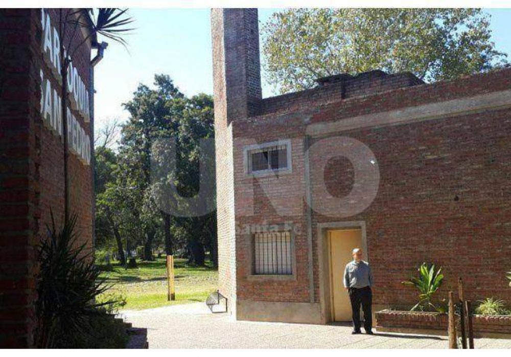 Entr� a robar una parroquia, se visti� de cura y cuando lo descubri� la polic�a los quiso bendecir