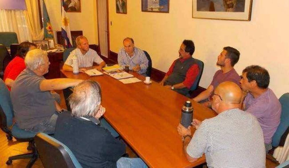 Eval�an con due�os de remiseras alternativas para garantizar la seguridad de los choferes