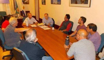 Eval�an con due�os de remiseras alternativas para garantizar la seguridad de los choferes